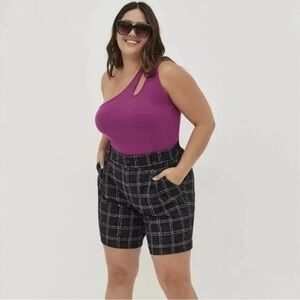 Torrid Womens Shorts Bermuda Black White Ink Dot Plaid Crepe Plus Size 16